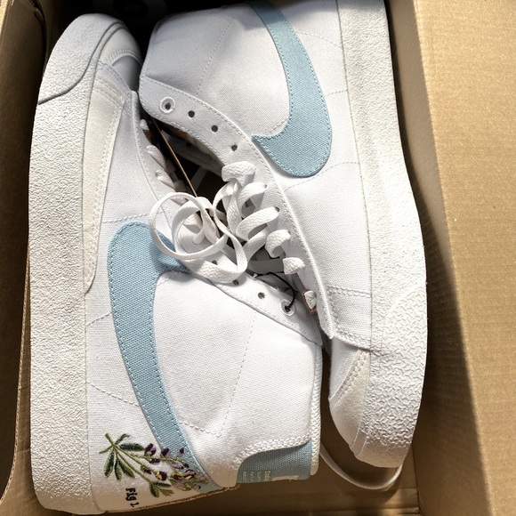 Nike W Blazer Mid 77 SE - Picture 1 of 2